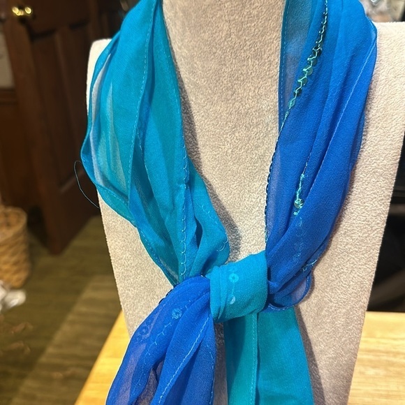 Beautiful scarf, two-tone, blue and teal with sparkly sequins and fringe - Picture 2 of 2